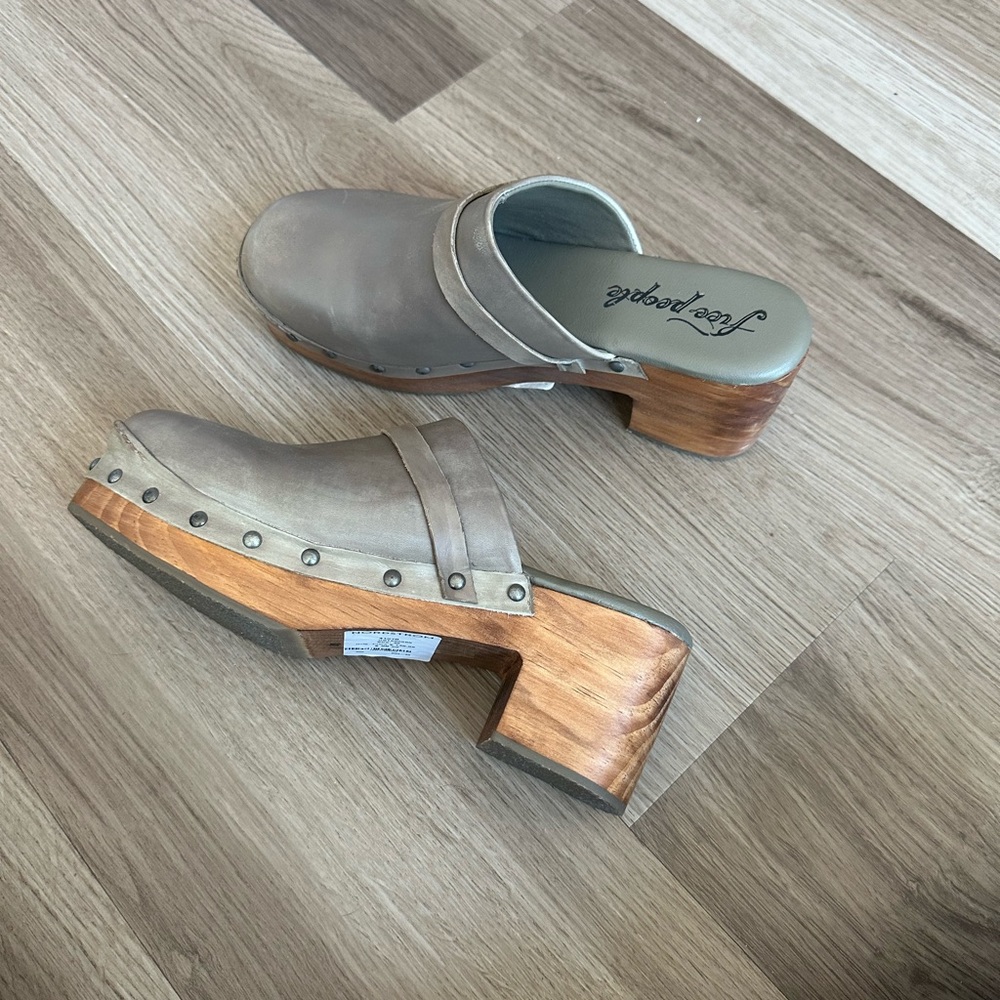 NWT Free People Calabasas Clogs